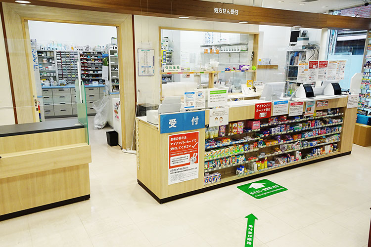 アオノ薬局ケアセンター　店内①