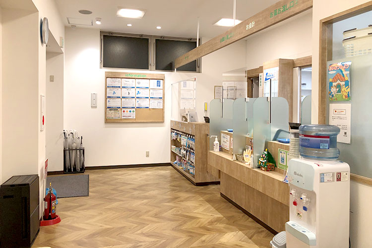 アオノ薬局葛西店　店内①