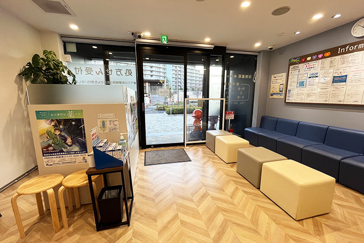 アオノ薬局柏たなか店　店内①