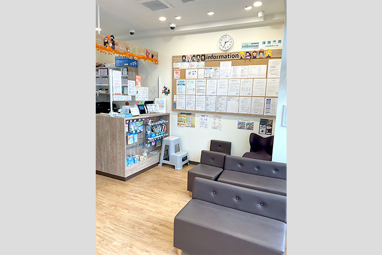 アオノ薬局柏たなか店　店内②